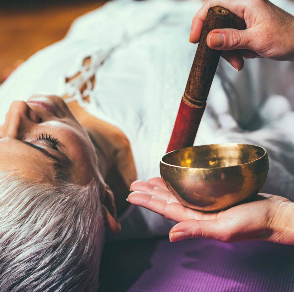 sound-meditation-tibetan-singing-bowl-VECWPNZ.jpg